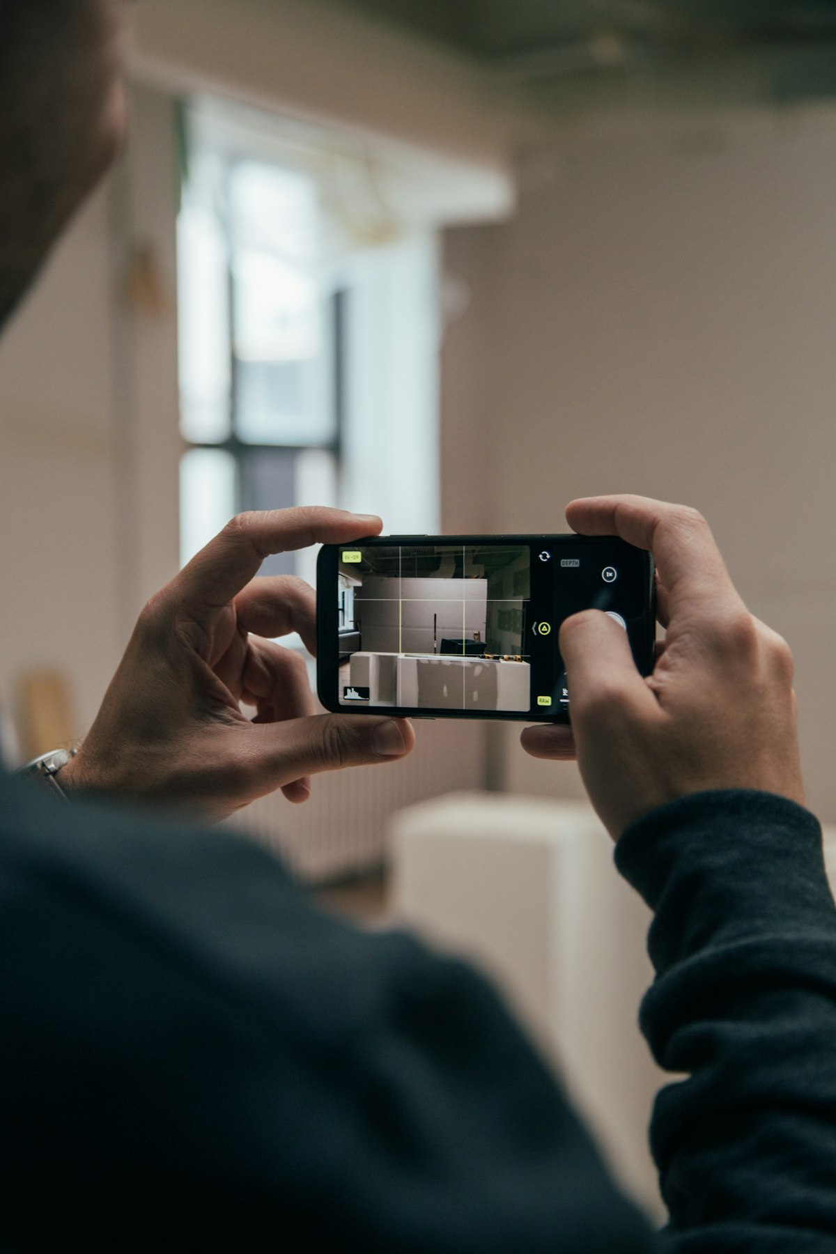 Filming a product with a smartphone